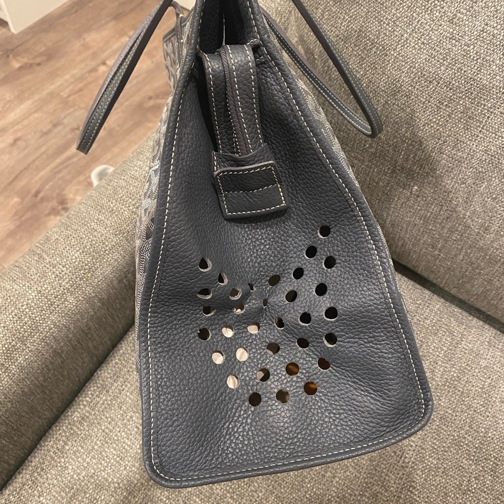 SOLD‼️Like New Gray Goyard Hardy